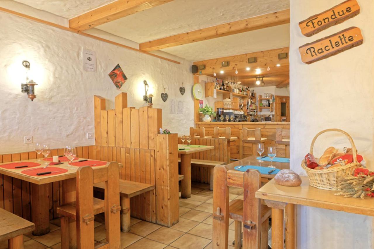 Petit Velan - Coworking & Coliving Hostel Bourg-Saint-Pierre Exterior foto