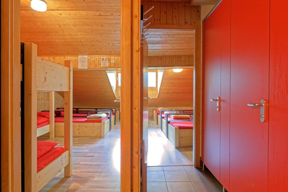 Petit Velan - Coworking & Coliving Hostel Bourg-Saint-Pierre Exterior foto