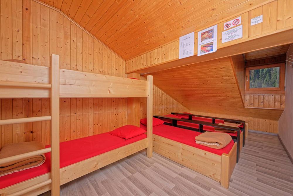 Petit Velan - Coworking & Coliving Hostel Bourg-Saint-Pierre Exterior foto