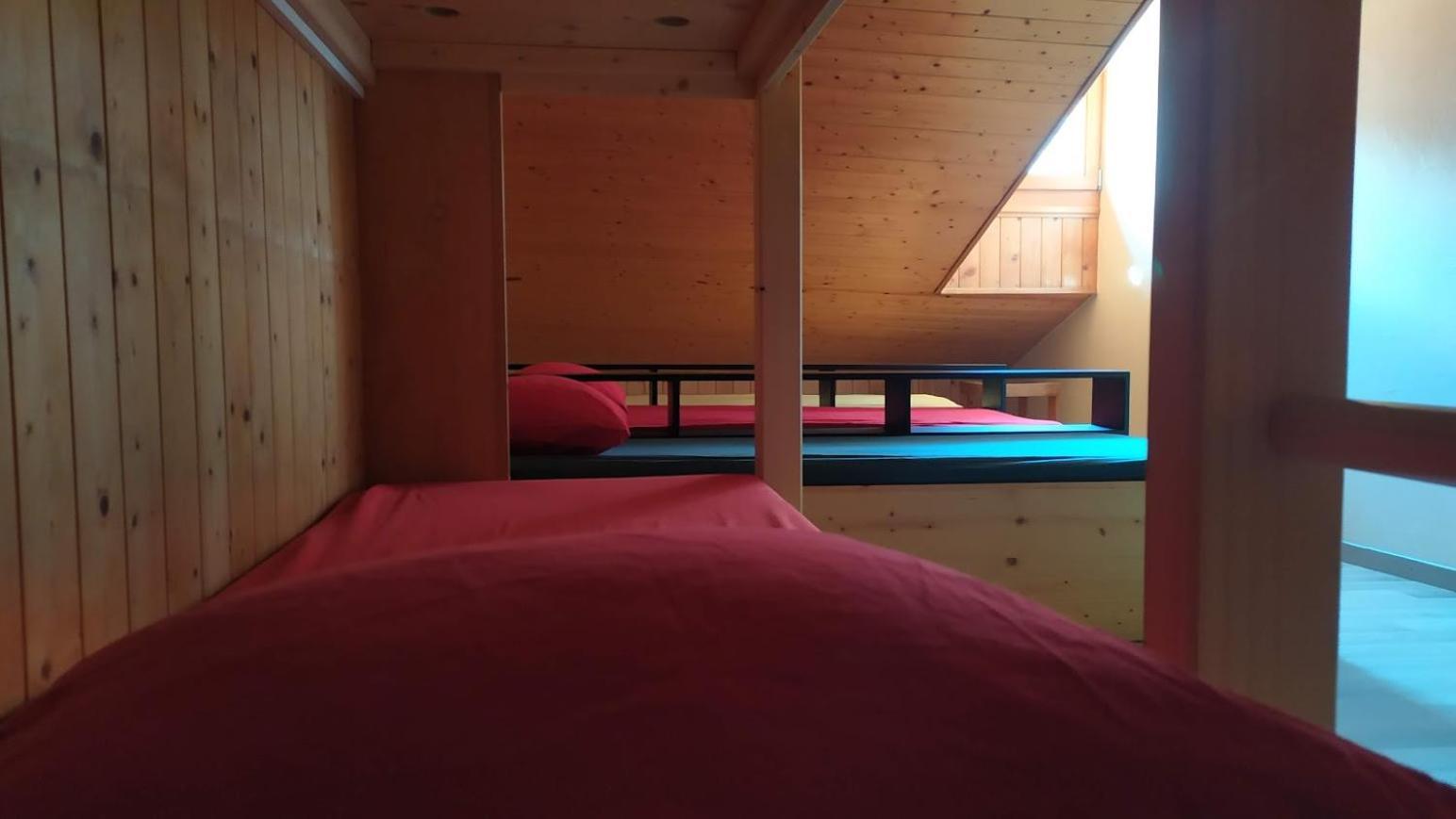 Petit Velan - Coworking & Coliving Hostel Bourg-Saint-Pierre Exterior foto