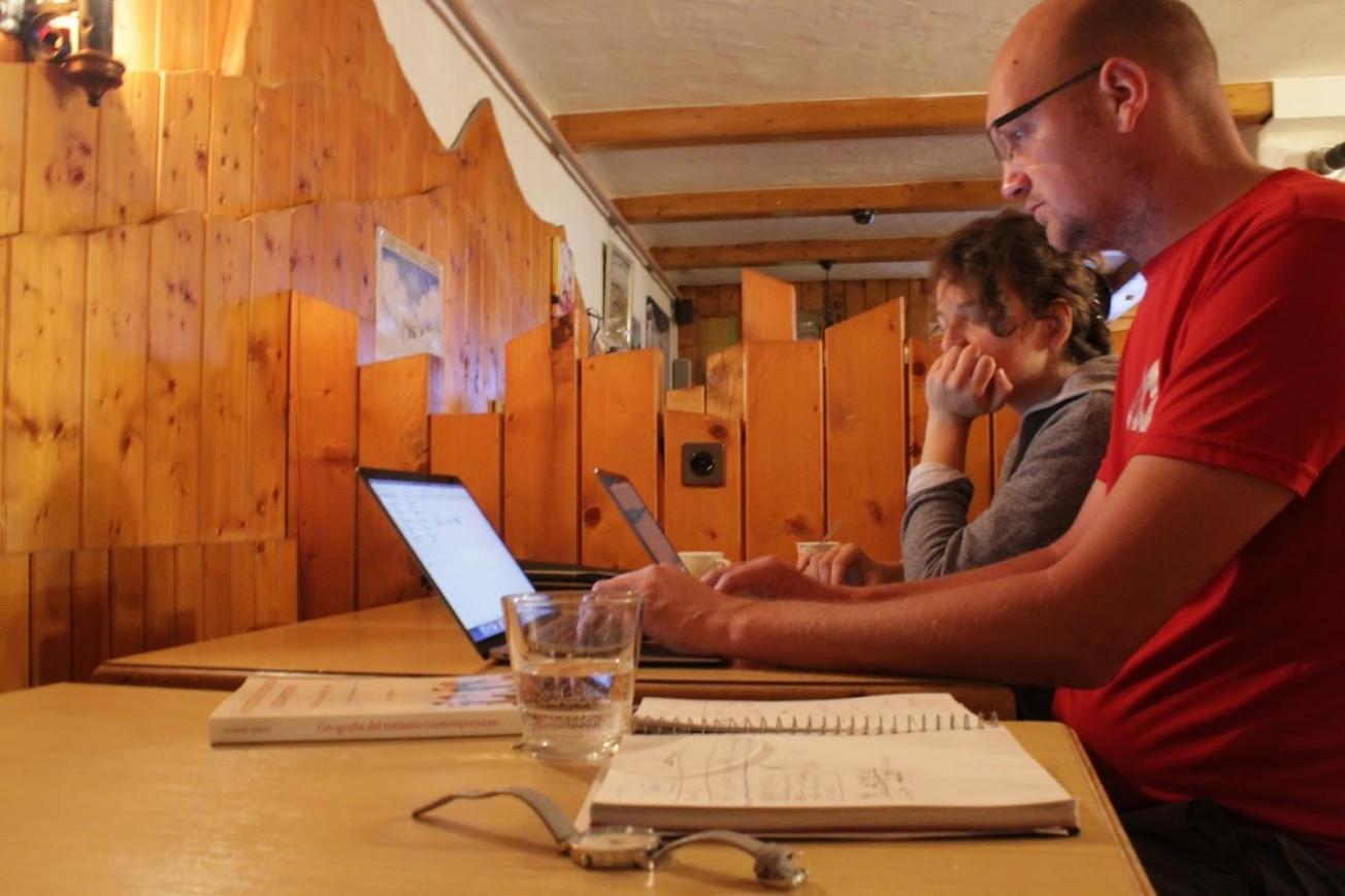 Petit Velan - Coworking & Coliving Hostel Bourg-Saint-Pierre Exterior foto